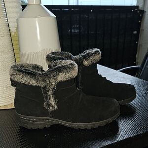 Khombu Black Faux Fur Winter Boots